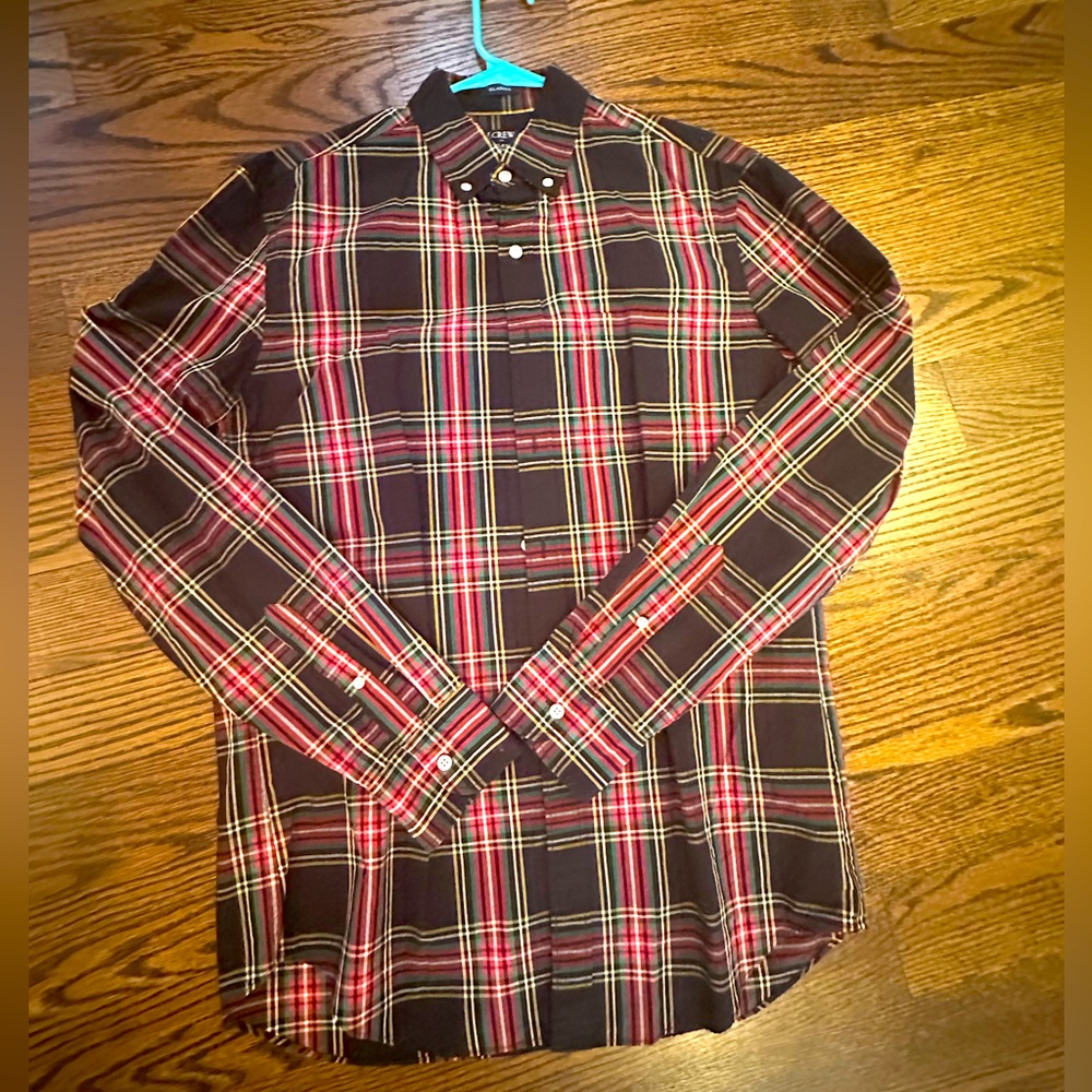 J Crew Men’s Tall Black & Red Xmas plaid long sleeve shirt. Size M, NWT